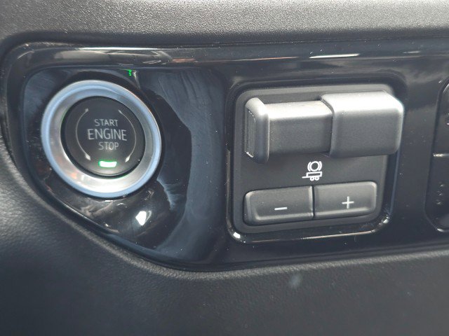 Used 2024 Chevrolet Silverado 1500 LT w/ Z71 Off-Road Package AWD/4WD image 39