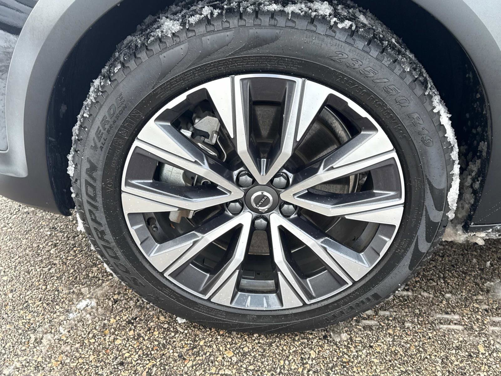 Certified 2024 Volvo V90 B6 Cross Country Plus image 10