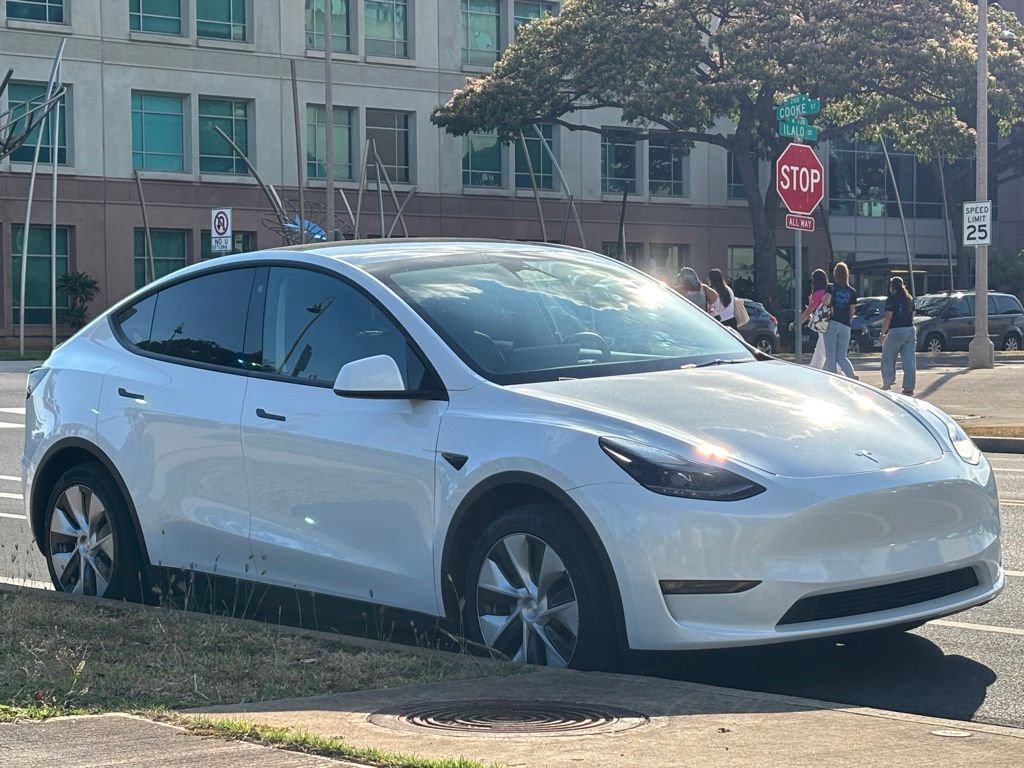 Used 2023 Tesla Model Y Long Range AWD/4WD image 6