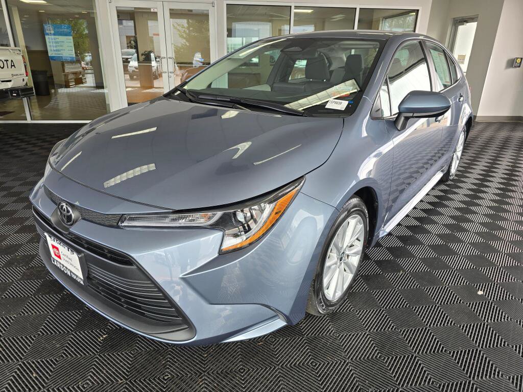 Used 2025 Toyota Corolla LE w/ LE Premium Package image 7