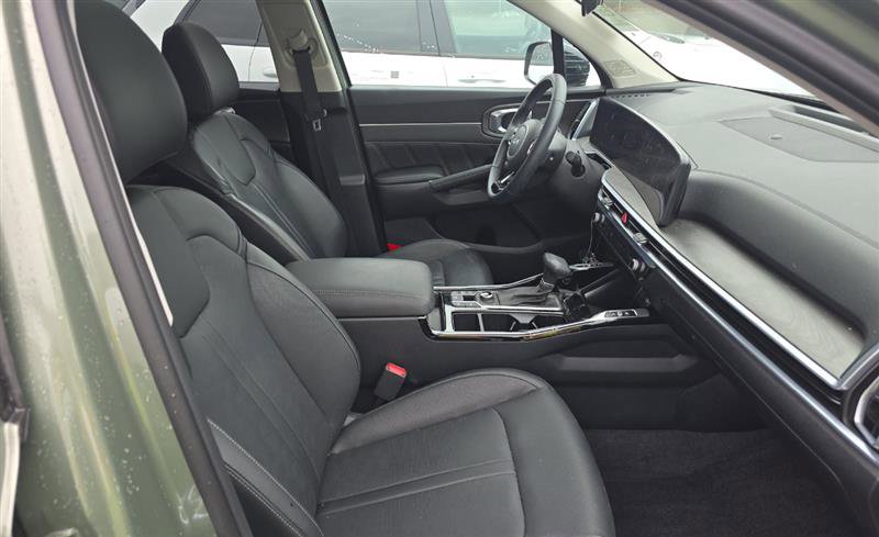 Used 2025 Kia Sorento SX image 6