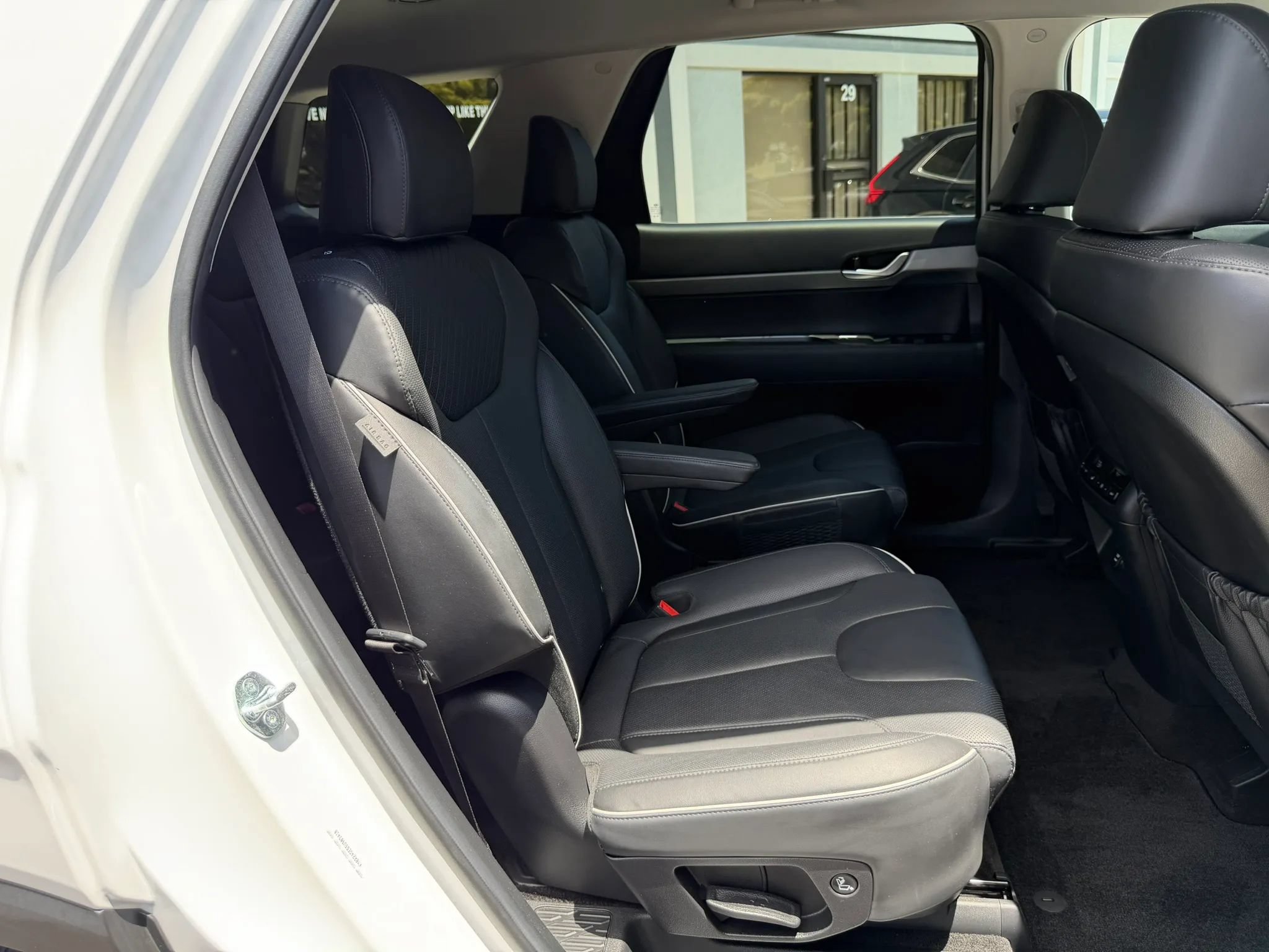 Used 2025 Hyundai Palisade SEL FWD image 33