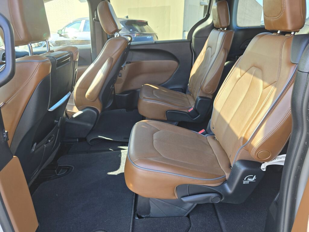 Used 2017 Chrysler Pacifica Limited image 20