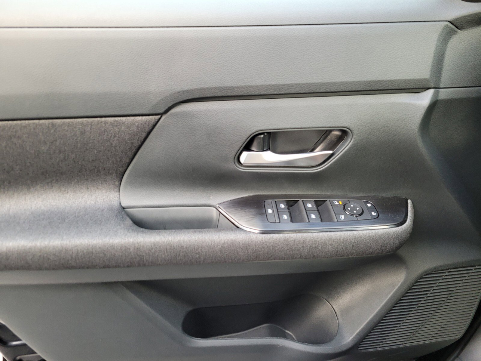 New 2026 Nissan Kicks SV image 16