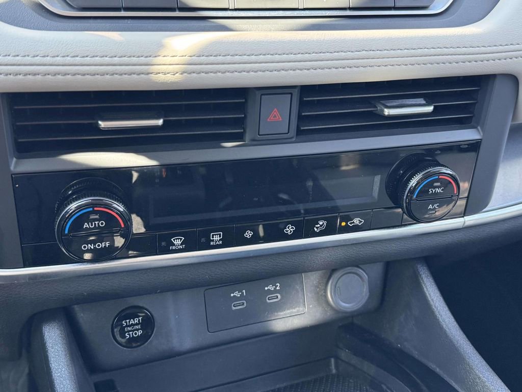 Used 2025 Nissan Rogue SV image 26