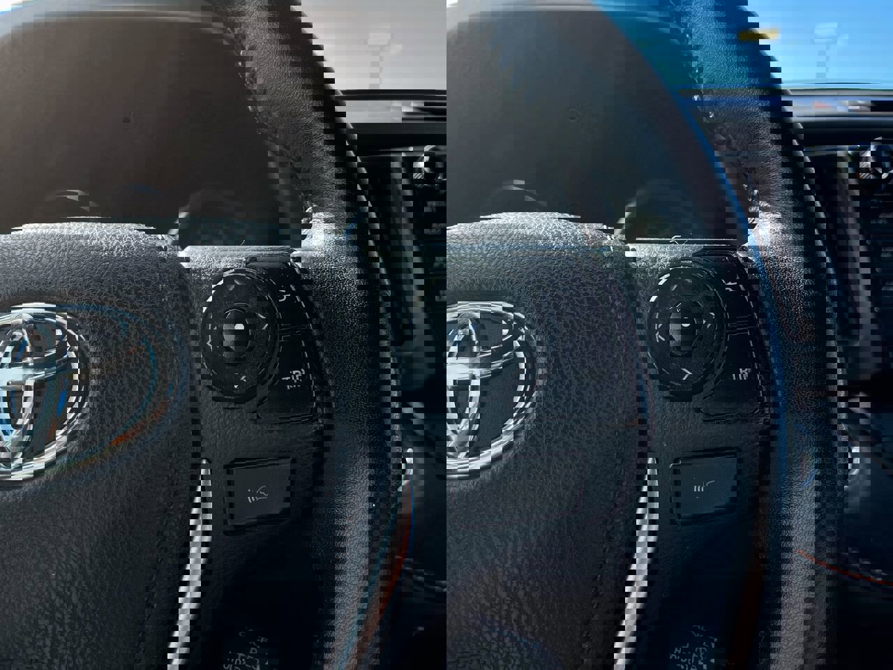 Used 2017 Toyota RAV4 SE image 36