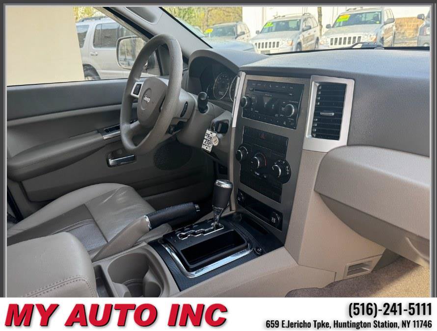 Used 2010 Jeep Grand Cherokee Laredo AWD/4WD image 25