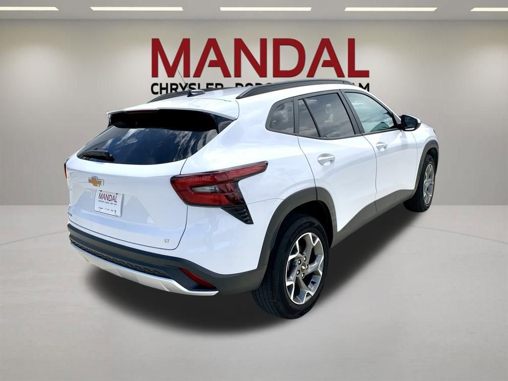 Used 2025 Chevrolet Trax LT w/ LT Convenience Package FWD image 6