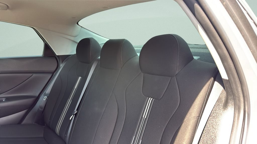 Used 2022 Hyundai Elantra SEL FWD image 10