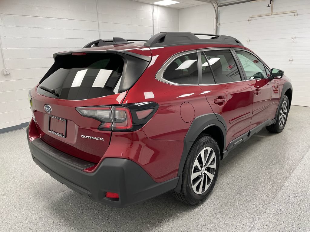 Used 2025 Subaru Outback Premium AWD/4WD image 11