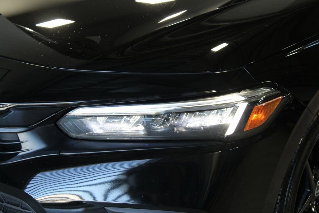 Used 2023 Honda Civic Sport image 2