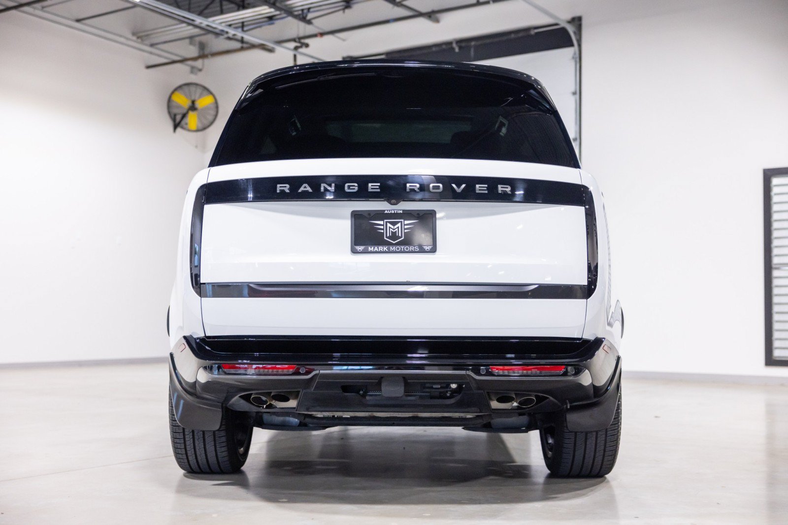 Used 2024 Land Rover Range Rover Long Wheelbase Autobiography AWD/4WD image 5