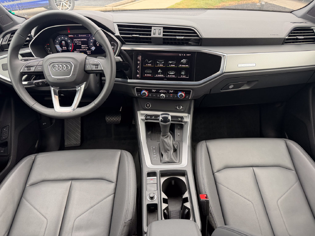 Certified 2025 Audi Q3 2.0T Premium w/ Convenience Package AWD/4WD image 2