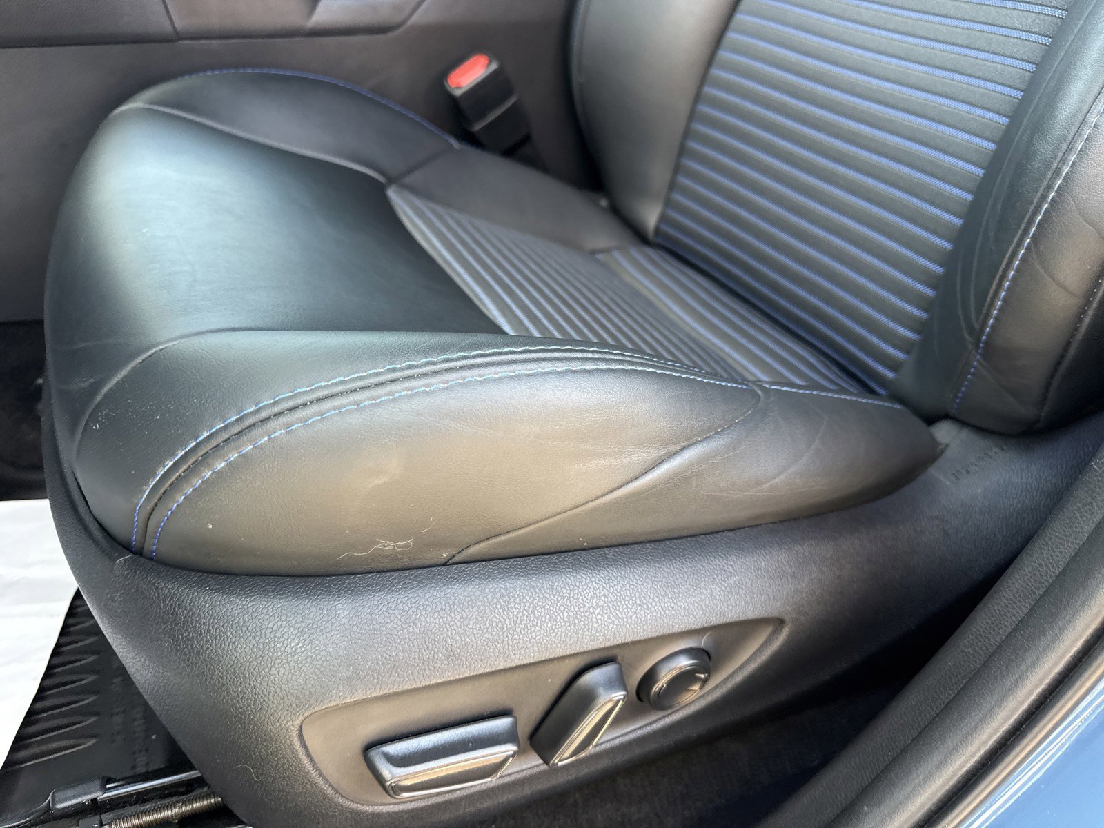 Used 2023 Toyota RAV4 XSE AWD/4WD image 12