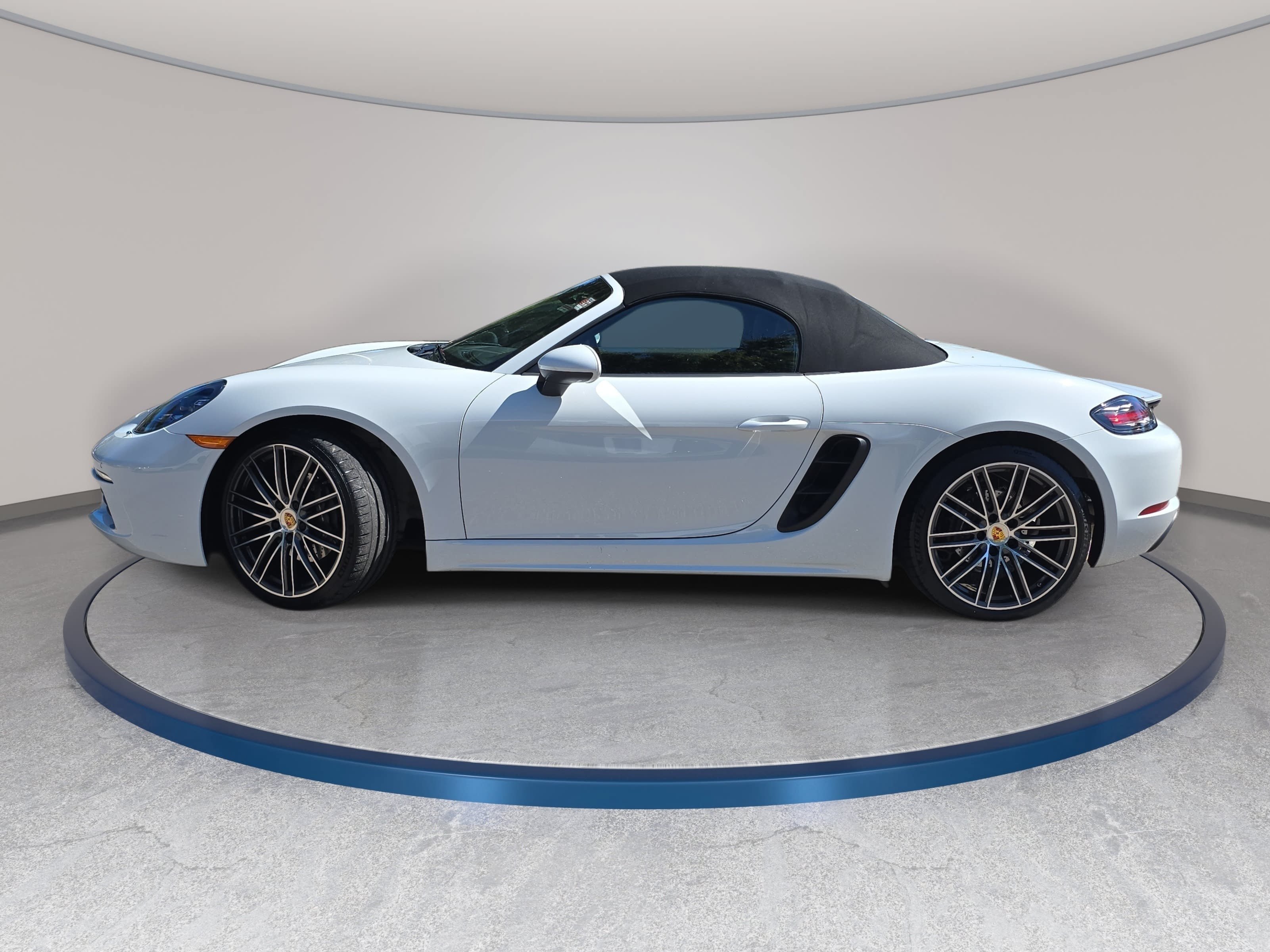 Used 2022 Porsche 718 Boxster RWD image 8
