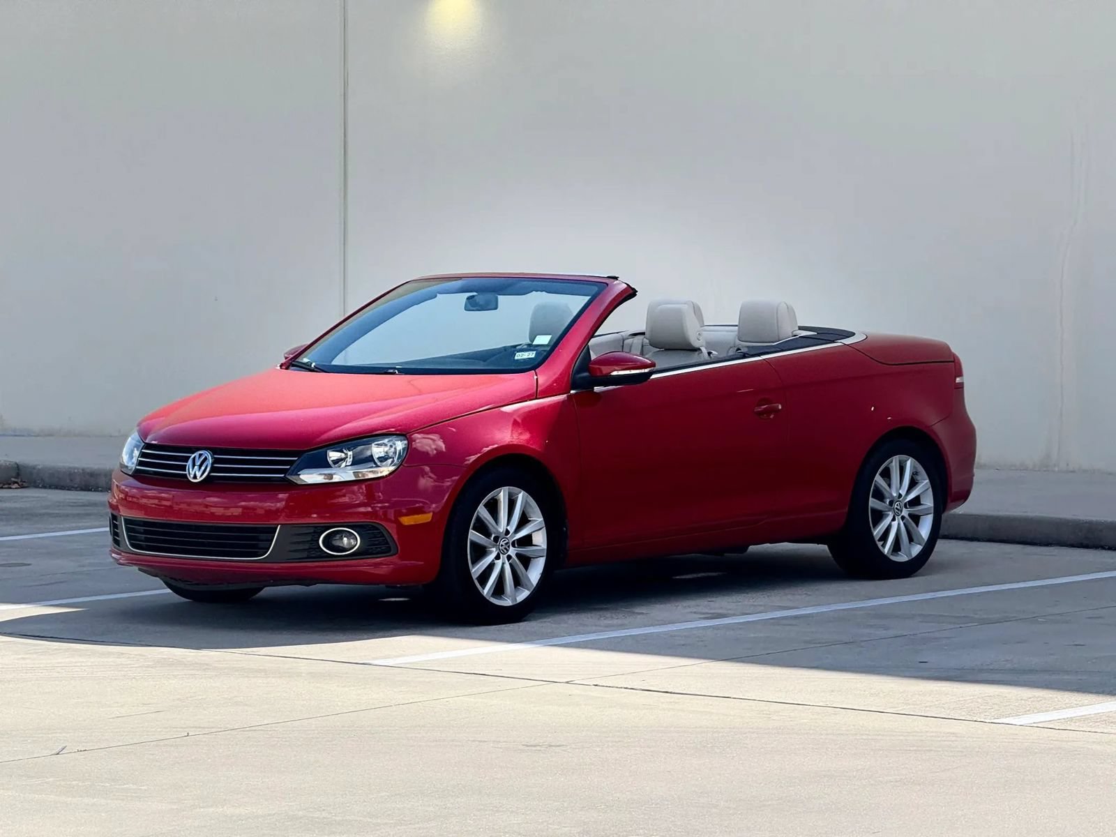 Used 2012 Volkswagen Eos Komfort FWD image 3