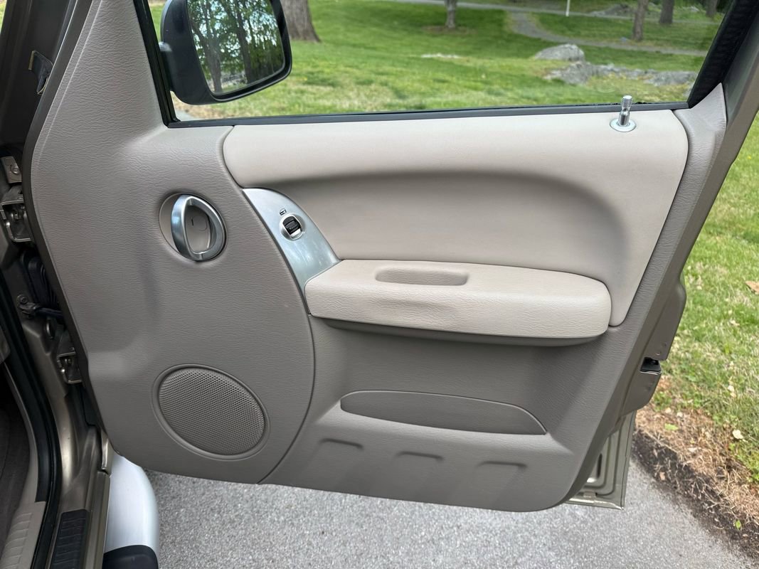 Used 2003 Jeep Liberty Renegade image 43