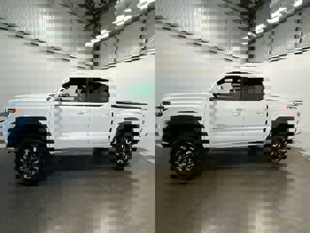Used 2022 Toyota Tacoma TRD Off-Road w/ Technology Package image 2