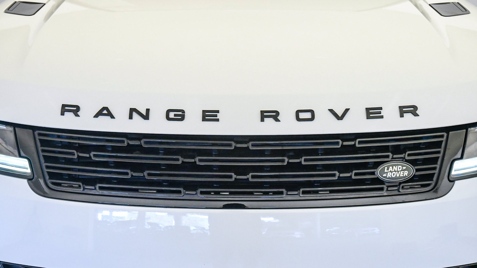 Used 2023 Land Rover Range Rover Sport SE AWD/4WD image 8