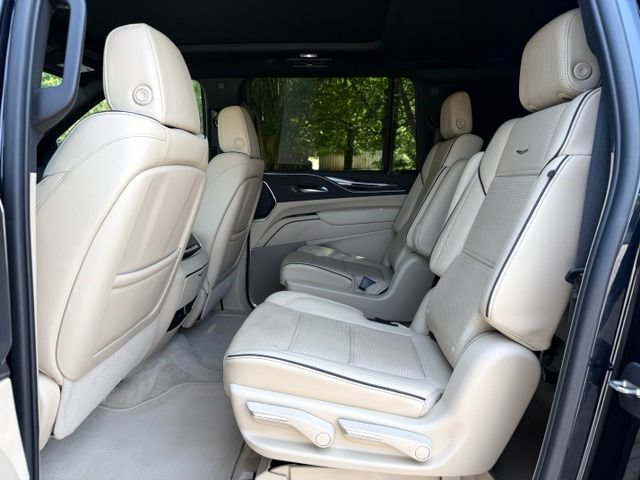 Used 2023 Cadillac Escalade ESV Premium Luxury AWD/4WD image 20