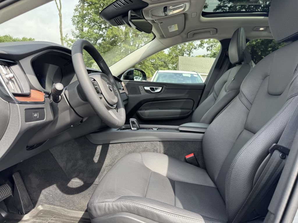 Certified 2024 Volvo XC60 B5 Plus w/ Protection Package Premier AWD/4WD image 13