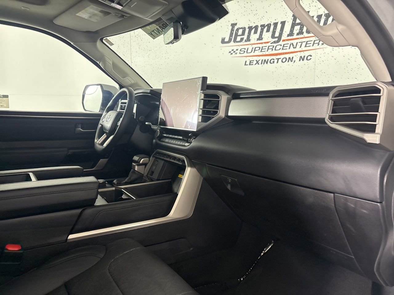 Used 2024 Toyota Tundra Limited image 33