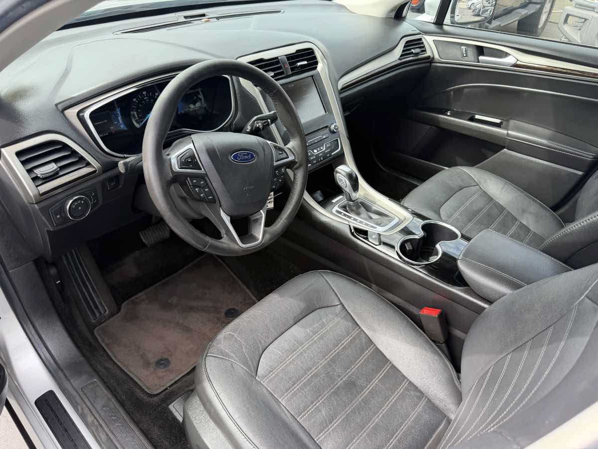 Used 2016 Ford Fusion SE w/ Equipment Group 502A FWD image 17