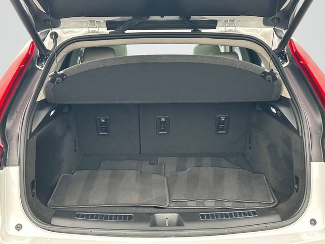 Certified 2023 Cadillac XT4 Premium Luxury w/ Enhanced Visibility Package AWD/4WD image 19