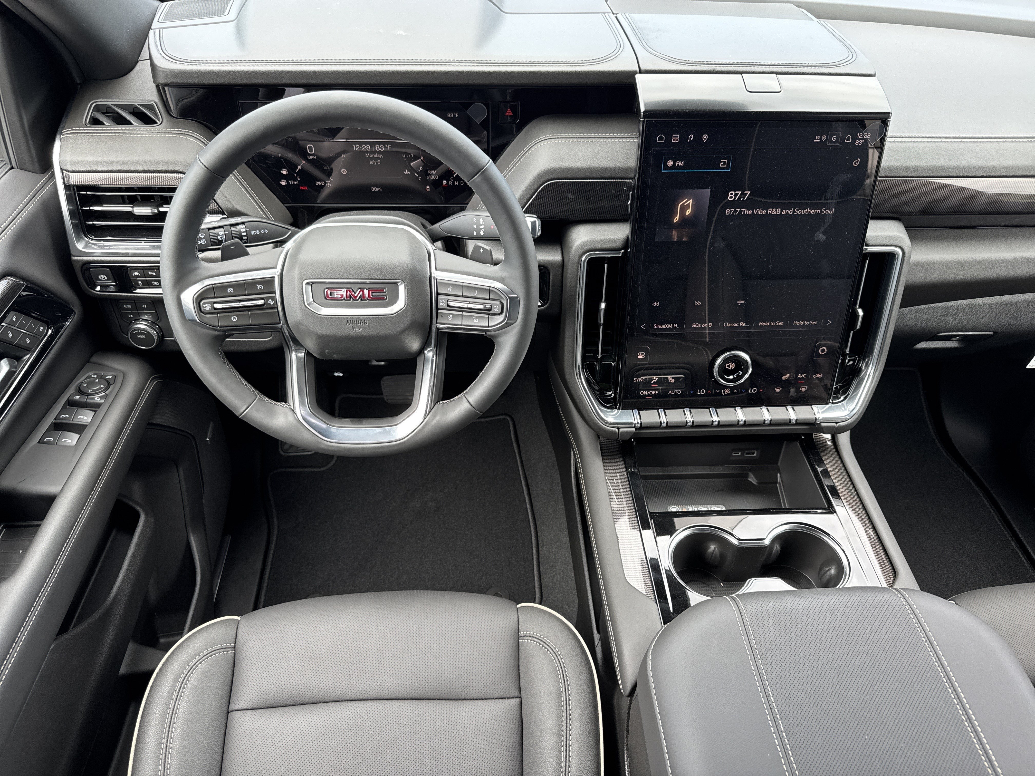 New 2026 GMC Yukon Elevation AWD/4WD image 18