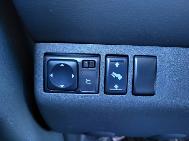 Used 2011 Nissan Pathfinder SV image 27