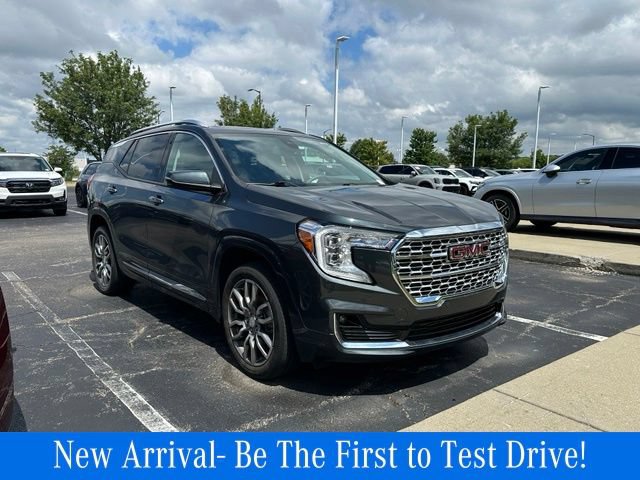 Used 2022 GMC Terrain Denali AWD/4WD image 1