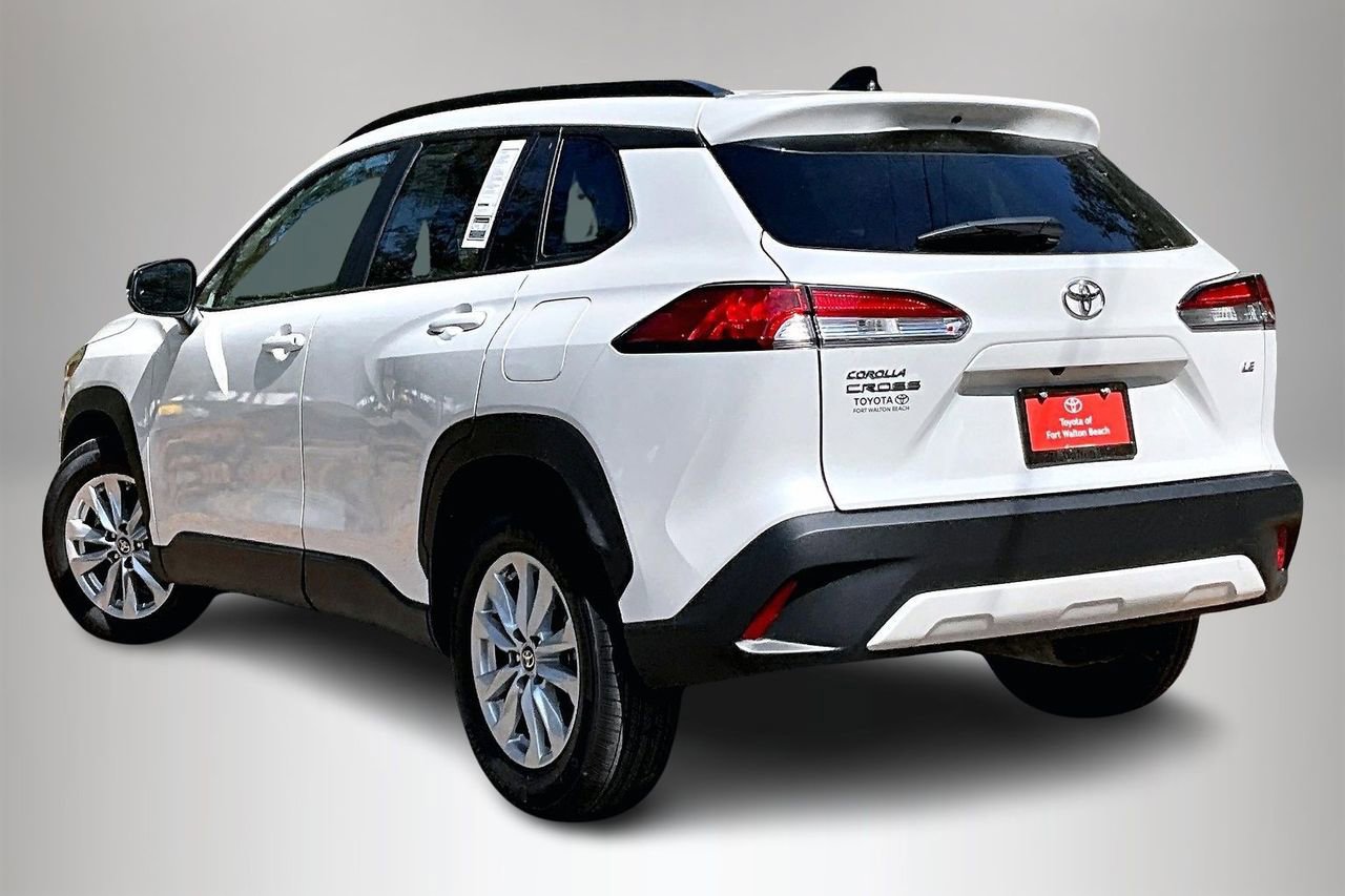 Used 2025 Toyota Corolla Cross LE w/ Moonroof Package image 4