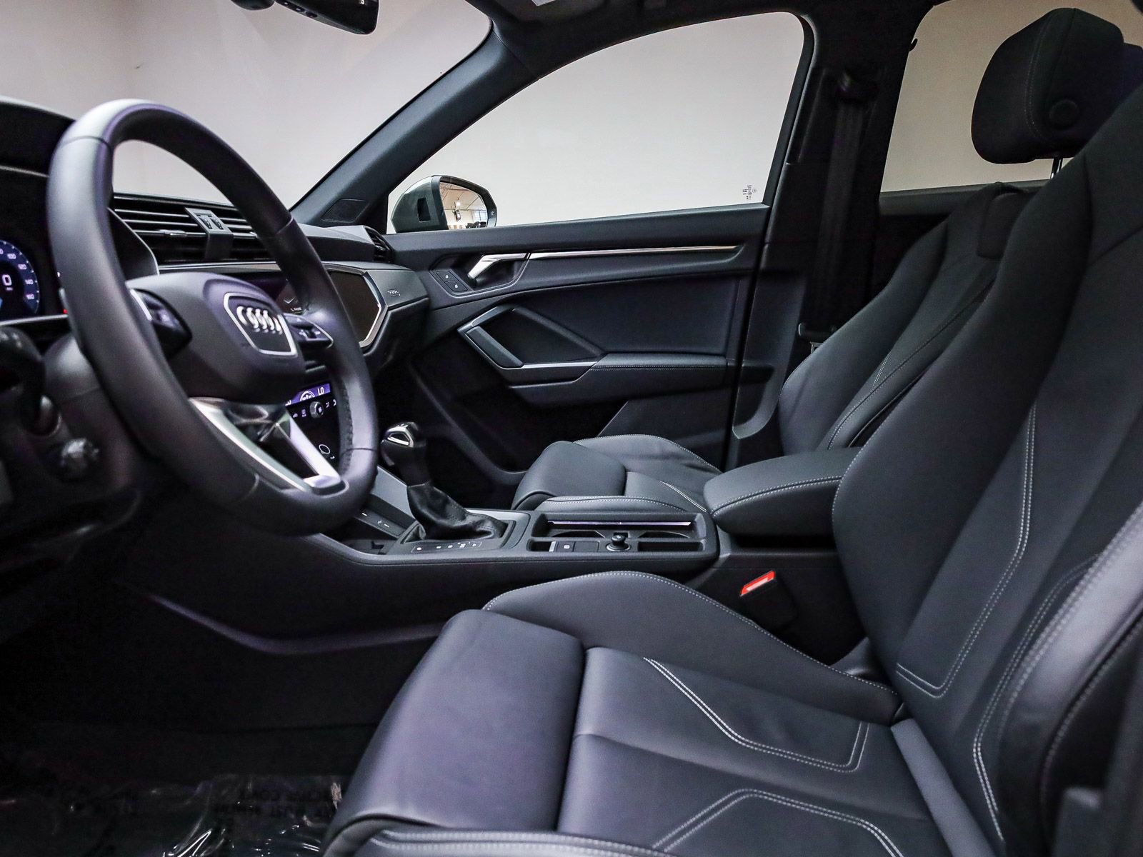 Certified 2025 Audi Q3 2.0T Premium w/ Convenience Package image 19