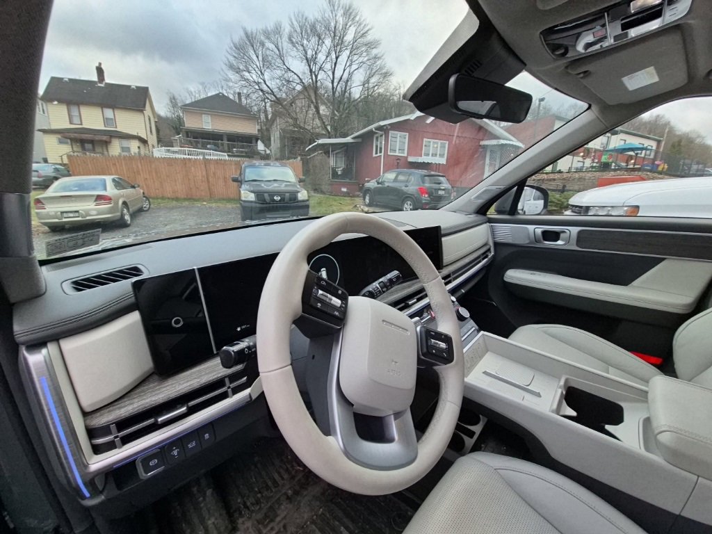 Used 2024 Hyundai Santa Fe Limited image 10