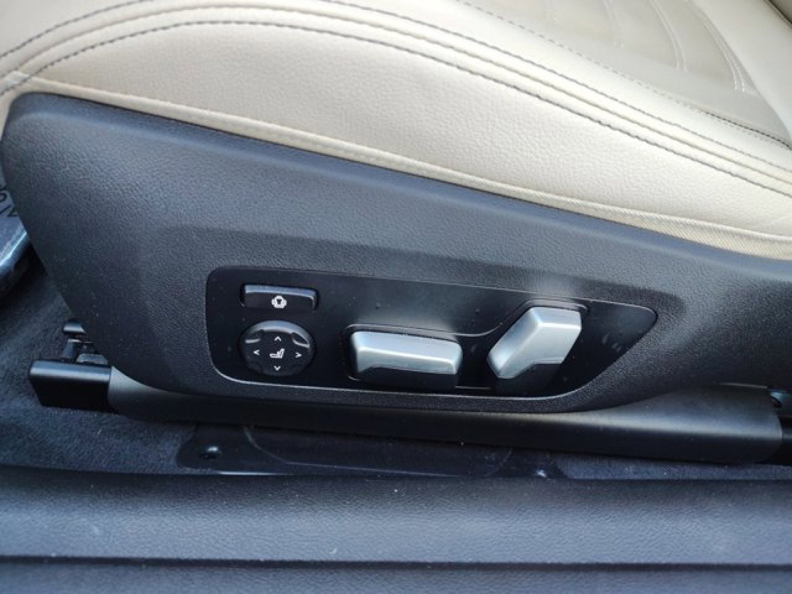 Used 2023 BMW 440i xDrive Coupe w/ Premium Package image 12