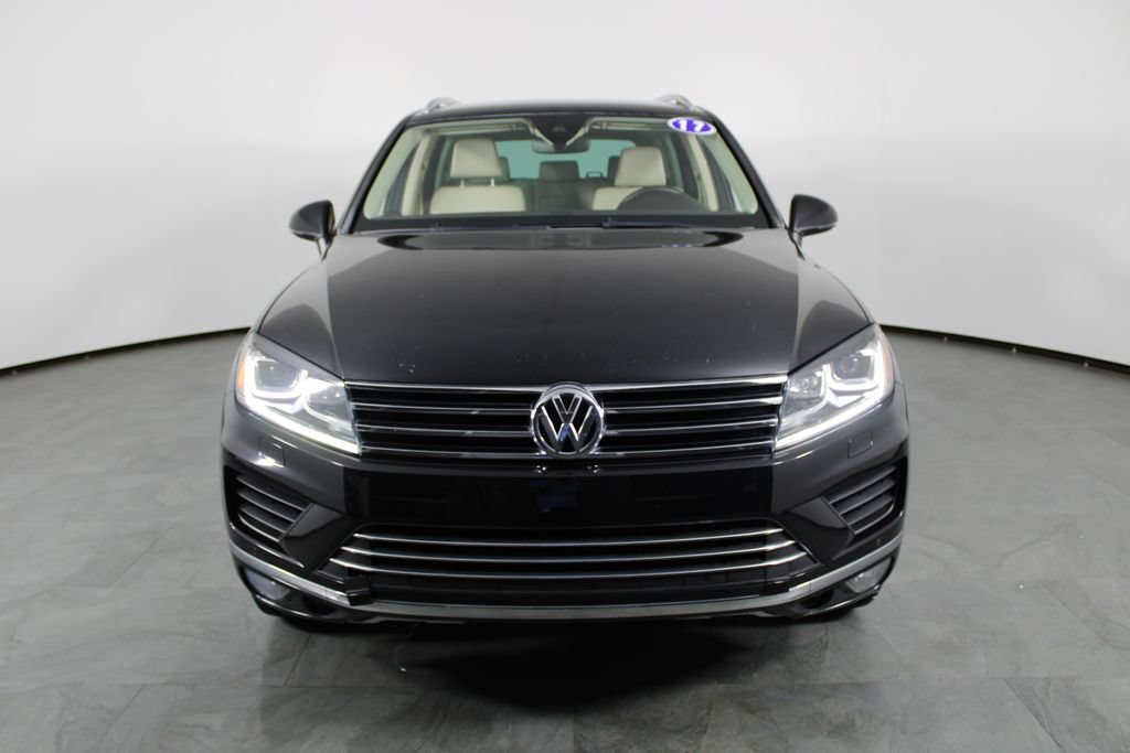 Used 2017 Volkswagen Touareg Sport AWD/4WD image 12