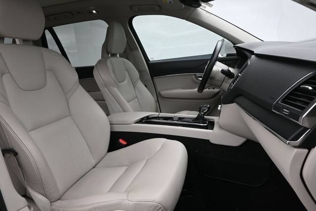 Used 2020 Volvo XC90 T6 Momentum w/ Protection Package Premier AWD/4WD image 34