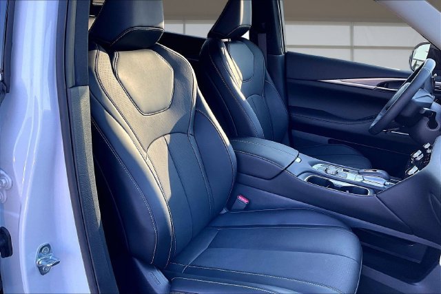 Used 2027 INFINITI QX60 Luxe w/ Cargo Package AWD/4WD image 7