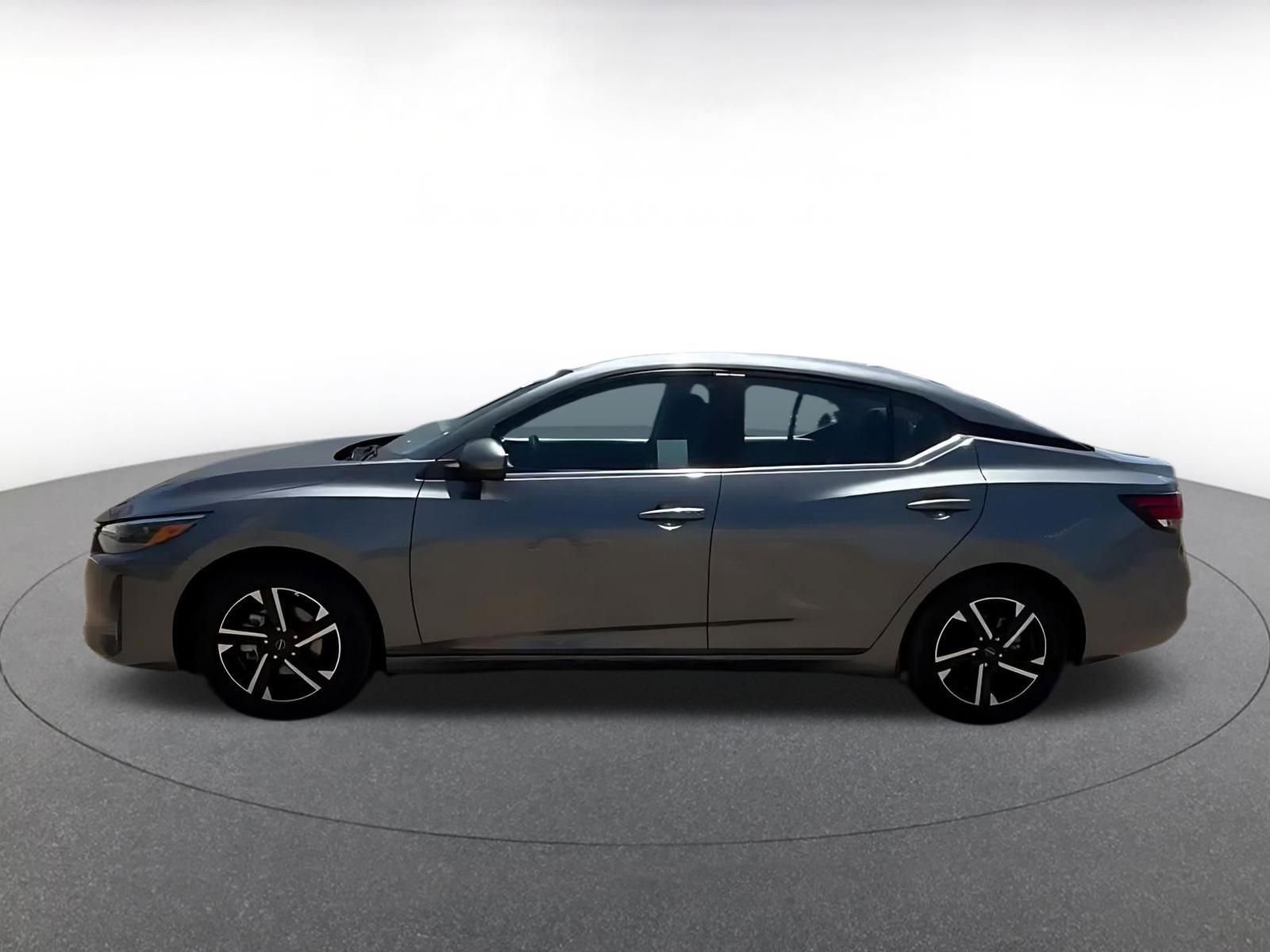 Used 2025 Nissan Sentra SV FWD image 9
