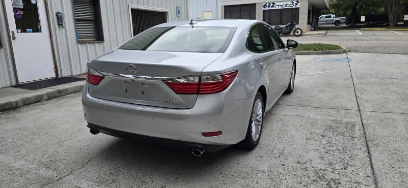 Used 2014 Lexus ES 350 w/ Luxury Package FWD image 5