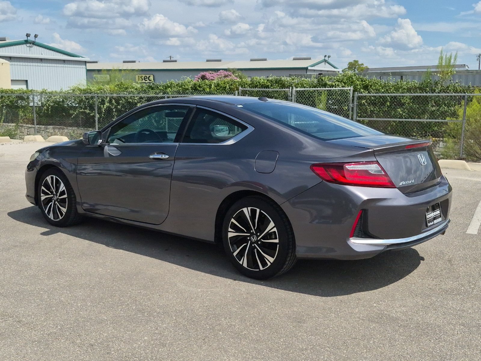 Used 2017 Honda Accord EX image 3