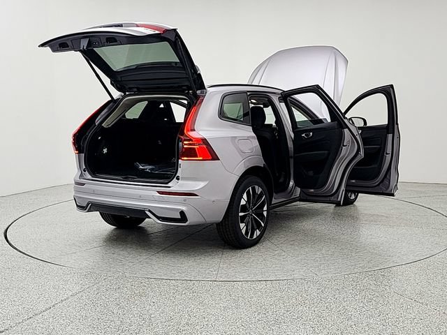 New 2026 Volvo XC60 B5 Plus w/ Protection Package Premier AWD/4WD image 11