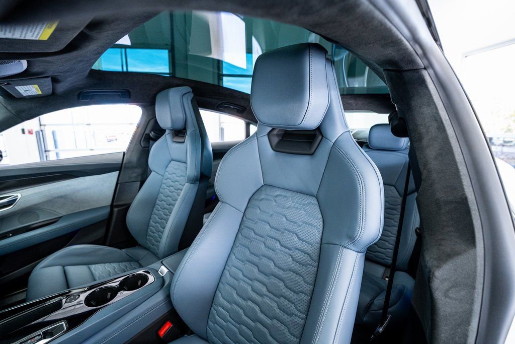 Used 2024 Audi e-tron GT Prestige image 38