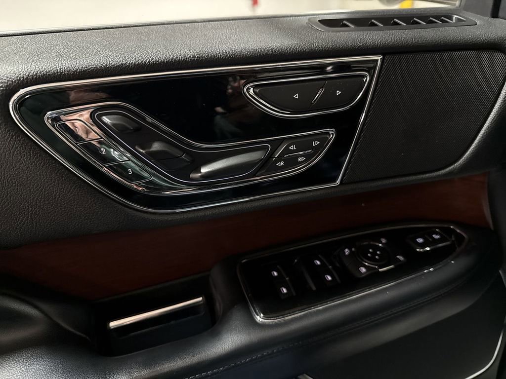 Used 2020 Lincoln Navigator L Reserve AWD/4WD image 22