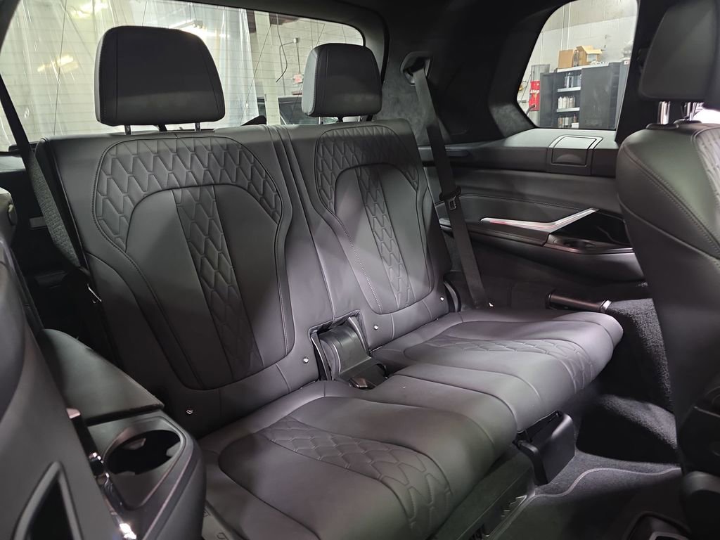 Used 2022 BMW X7 M50i w/ Dynamic Handling Package image 12