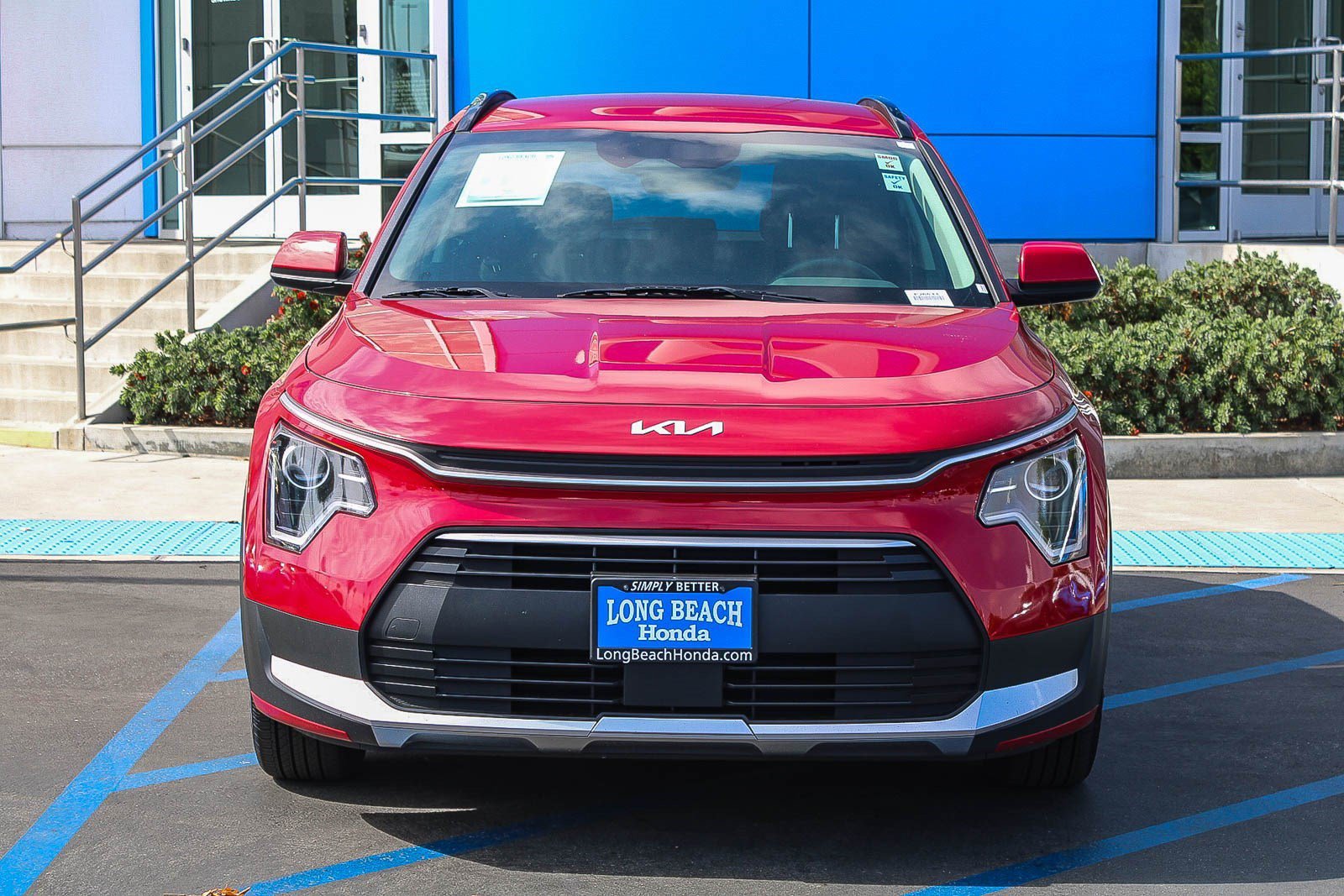 Used 2025 Kia Niro LX FWD image 2