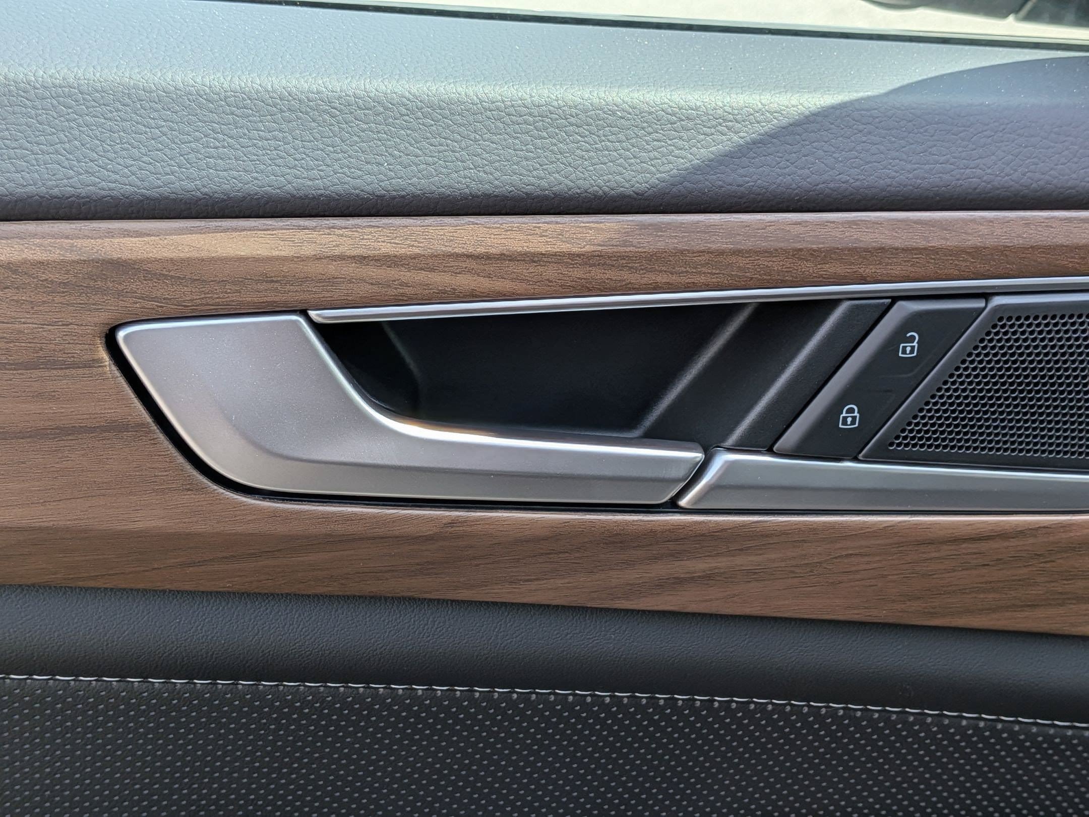 New 2026 Volkswagen Atlas SE FWD image 12