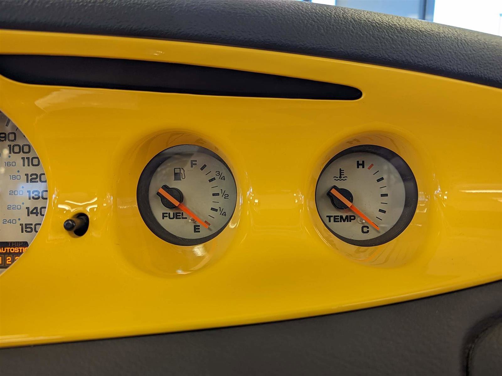 Used 2002 Chrysler Prowler image 25