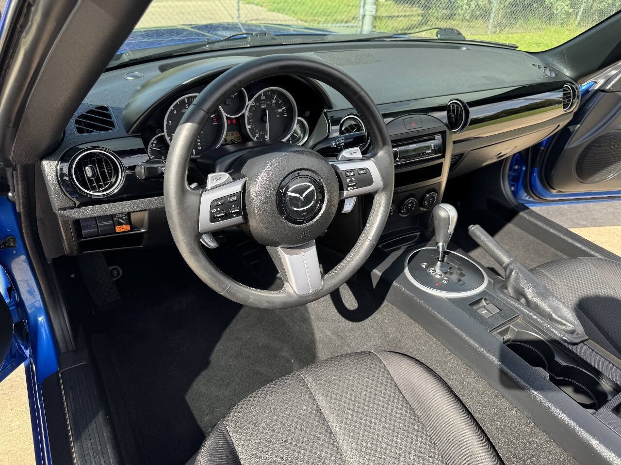 Used 2006 MAZDA MX-5 Miata Sport w/ Appearance Pkg RWD image 29