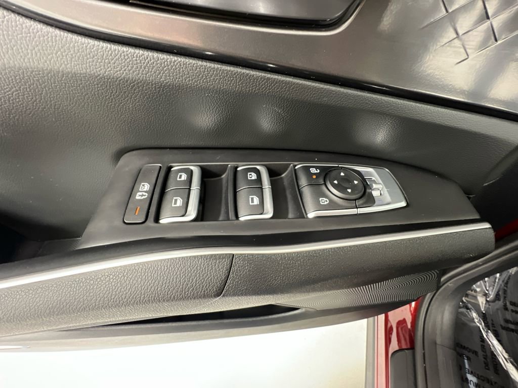 Used 2025 Kia Sorento S image 12